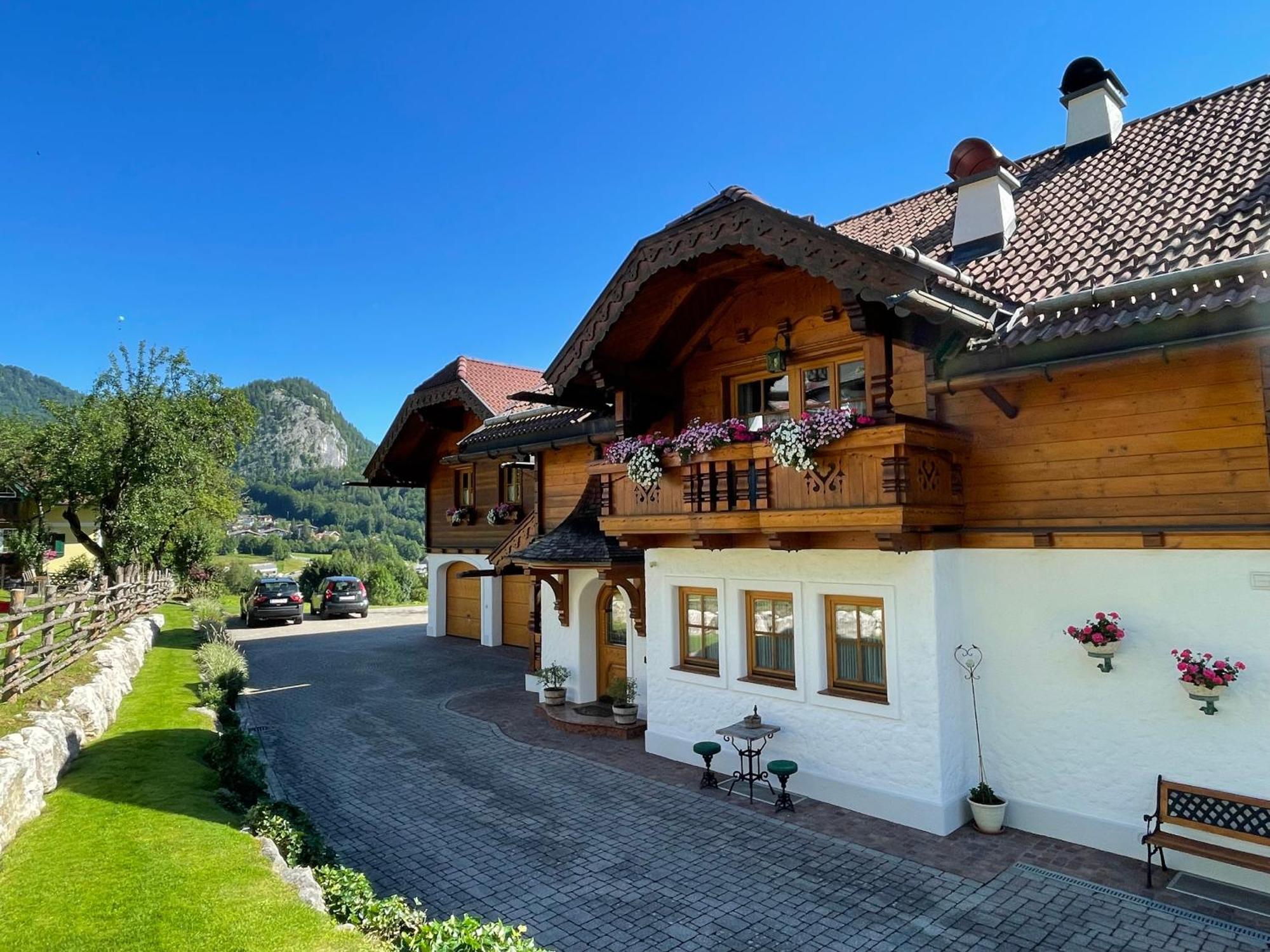 Ferienwohnung Schossleitner - Der Wohlfuehl-Ansitz Am Wolfgangsee Mit Weitblick Sankt Gilgen Exterior photo