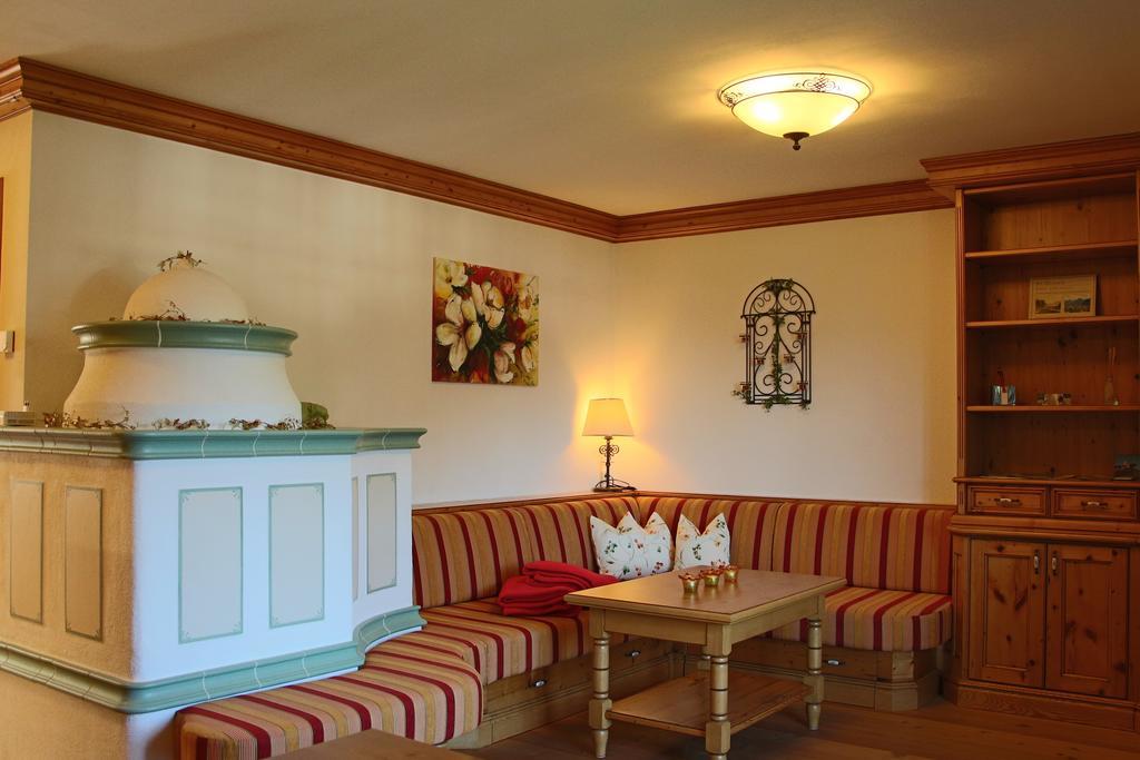 Ferienwohnung Schossleitner - Der Wohlfuehl-Ansitz Am Wolfgangsee Mit Weitblick Sankt Gilgen Room photo